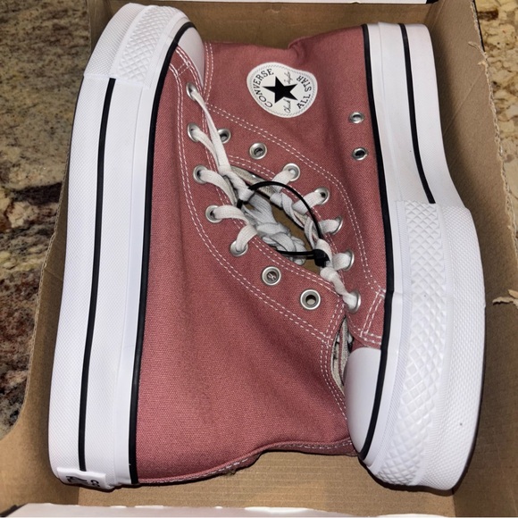 Converse Women's Pink High-Top Sneakers NEW - Picture 1 of 8
